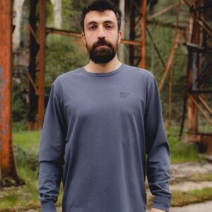 camiseta bata luzea turbulence 04